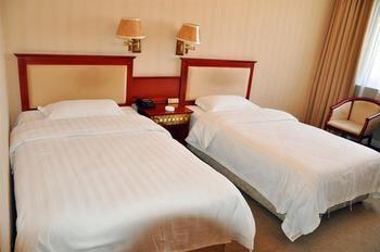 Dongfang Hotel Harbin Exterior photo